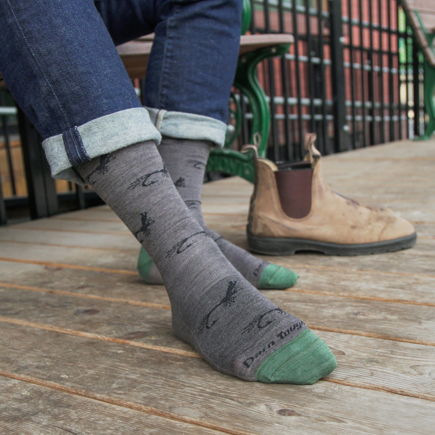 Darn Tough 1671 Taupe on model