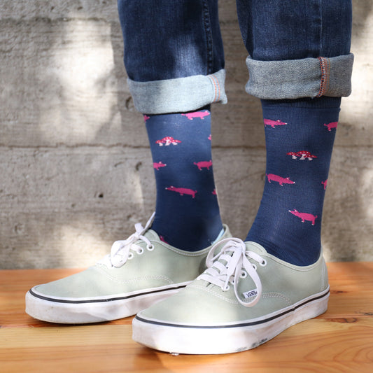 Darn Tough 6092 Midnight on model