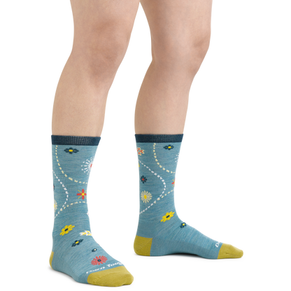 Darn Tough 1610 Aqua on model