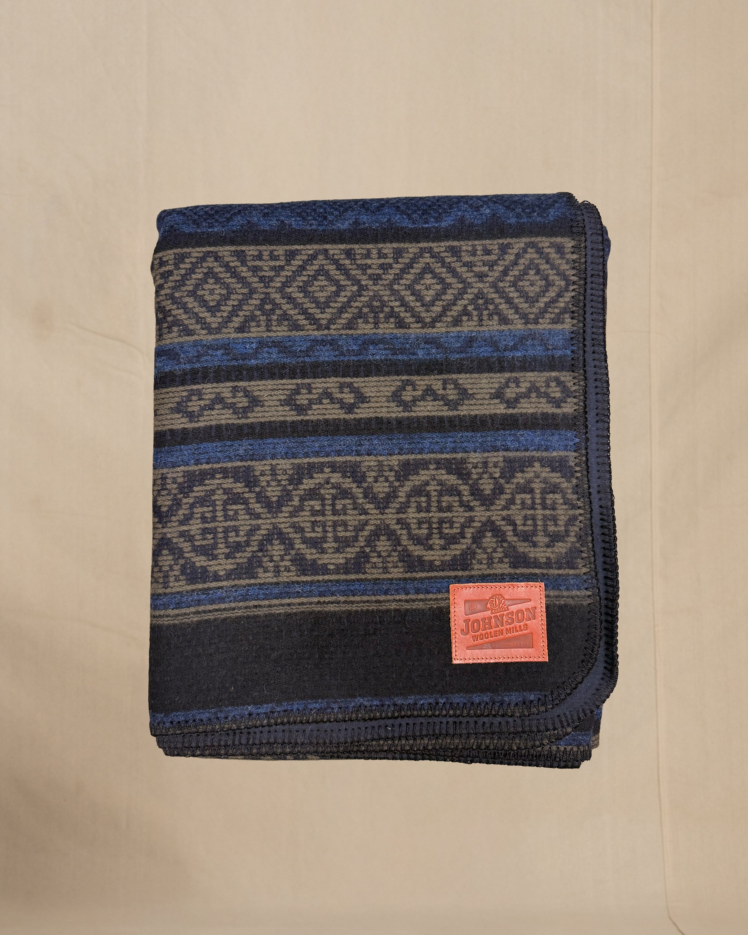 Flannel-Lined Wool Throw – Johnson Woolen Mills