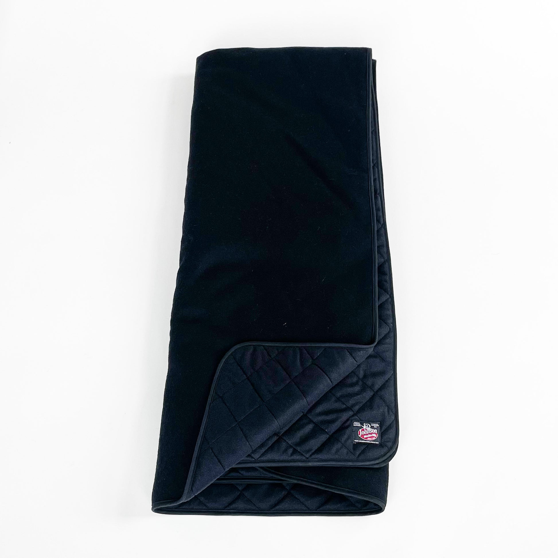 Wilderness Throws Blanket midnight black with quilted liner front view