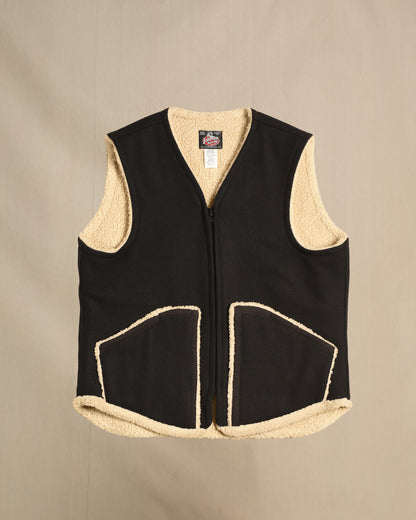 Vest with sherpa lining, Midnight Black, zipper front with two pockets, zipped front view