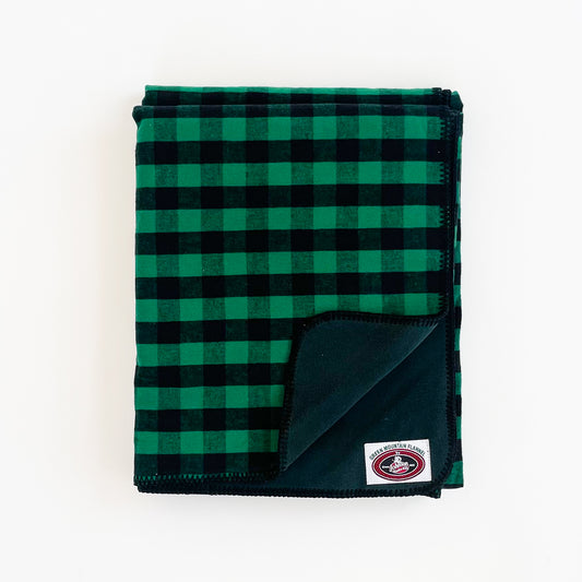 Green Mountain Flannel Throw Green & Black 1 inch buffalo squares with fleece lining open corner view